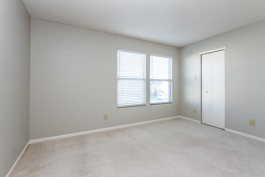 Building Photo - 7926 Hydrangea Ct