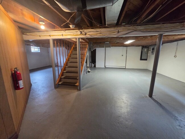 Building Photo - 116 Greenlawn Ave