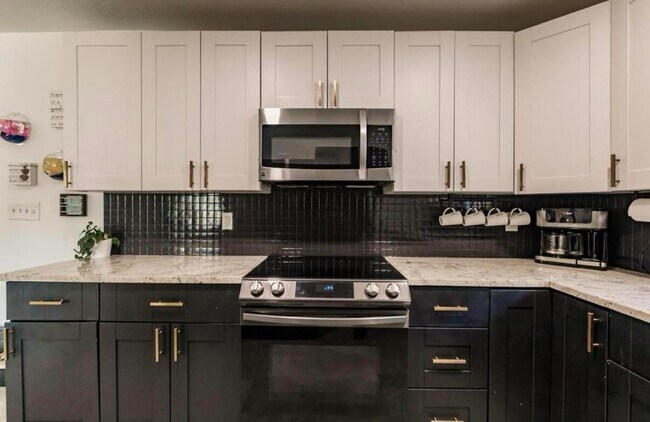 Building Photo - 1605 N N St