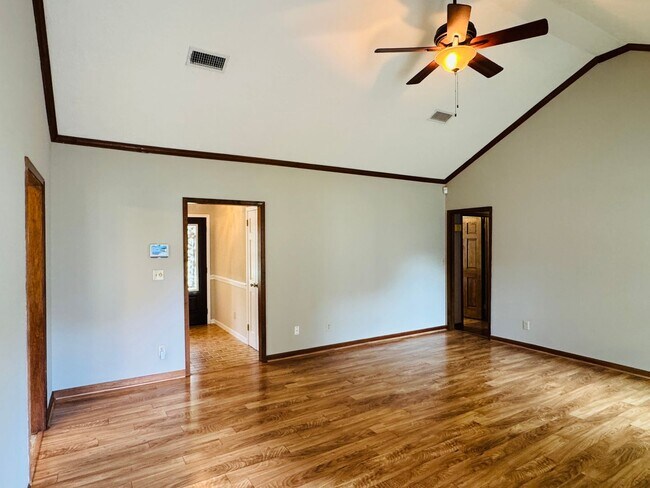 Building Photo - 3-Bedroom home is sure to captivate from t...