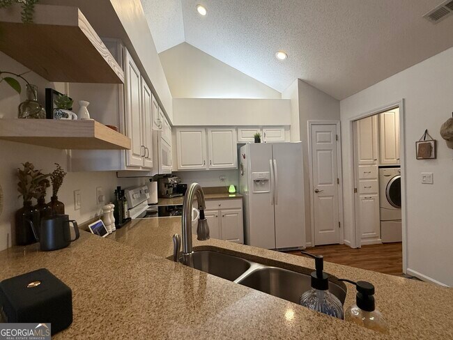 Building Photo - 3050 Orchard Ridge Cir