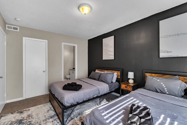 Building Photo - 3201 Stones Throw Ln