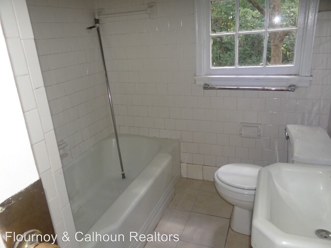 Building Photo - 120 Munson Dr