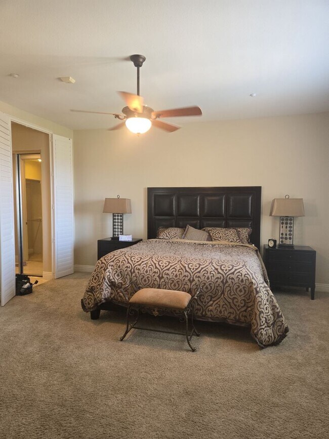 Building Photo - An Amazing Furnished 3 Bedroom Condo at La...