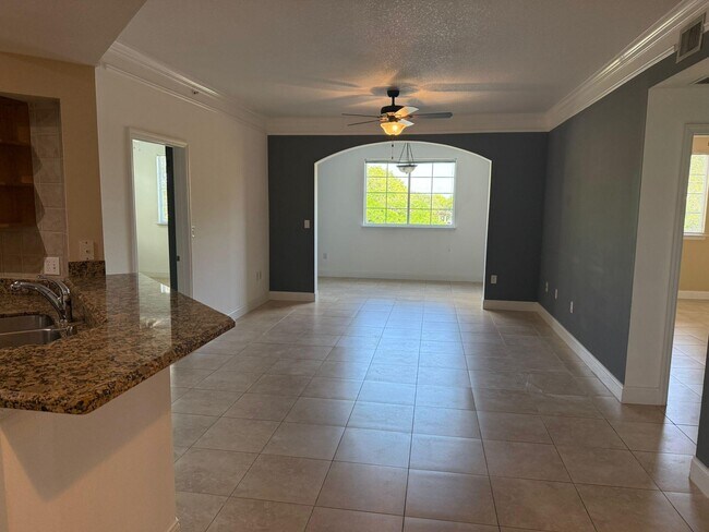 Building Photo - 9905 Baywinds Blvd