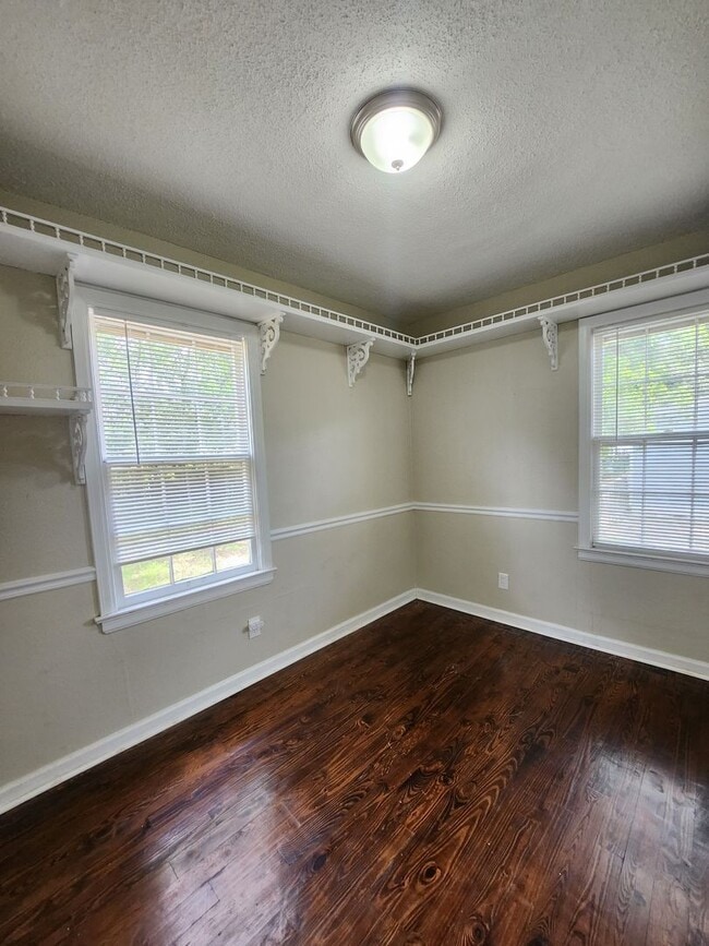 Building Photo - 110 Ruberia Ave