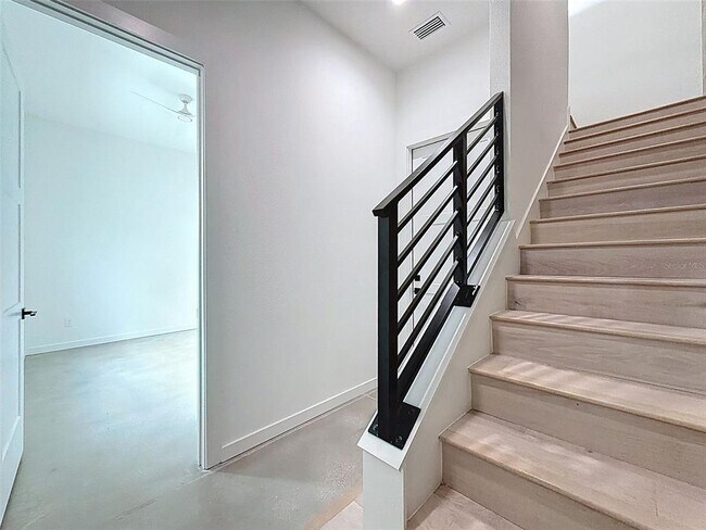 Building Photo - 1302 E Kay St