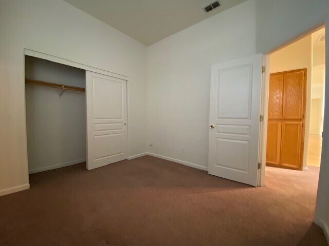 Building Photo - Charming 5 bedroom 2.5 bathroom home located in Natomas!