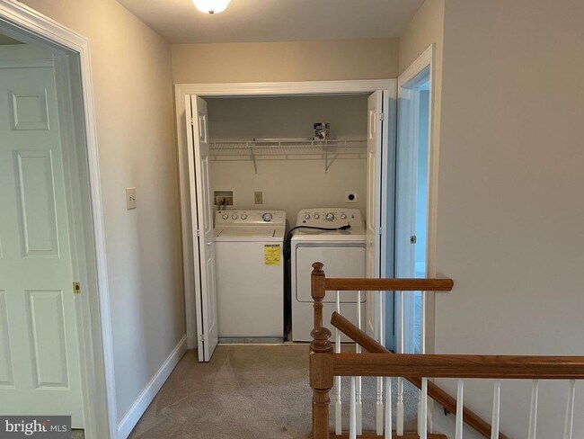Building Photo - 480 Braceland Dr