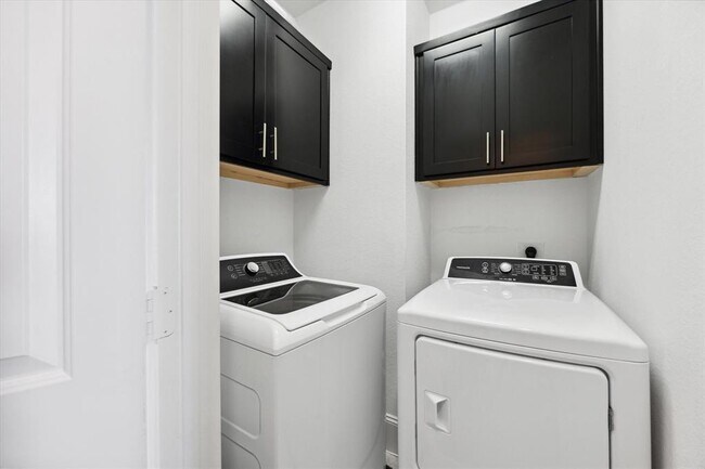 Building Photo - 1203 Edwinstowe Trl