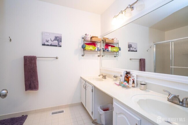 Building Photo - 16 Thoreau Dr