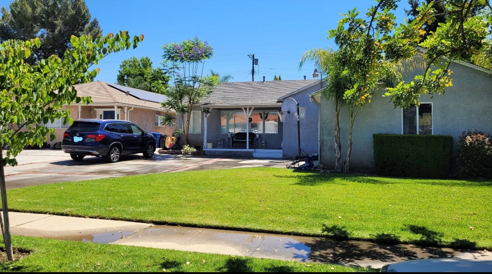 Building Photo - 9948 Bevis Ave