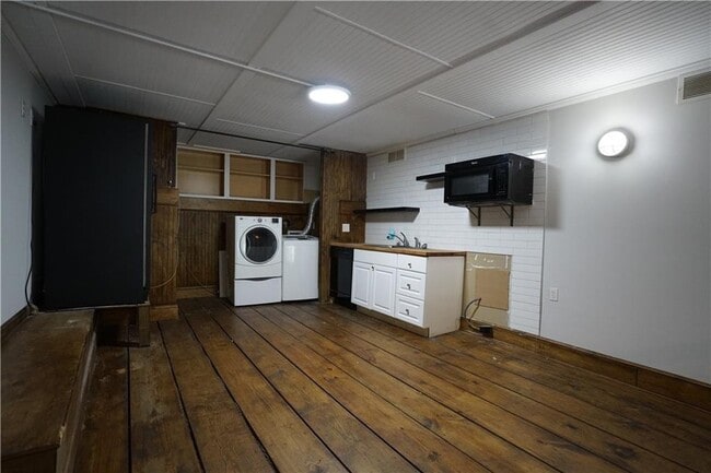 Building Photo - 528 Rankin St NE