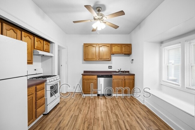 Building Photo - 901 N Linwood Ave