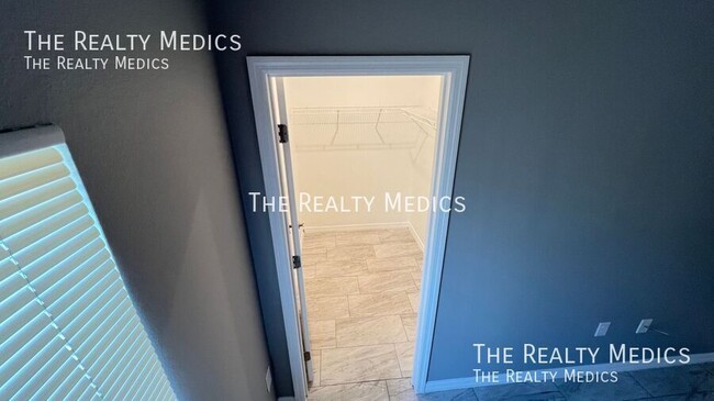 Building Photo - 1247 San Matio St