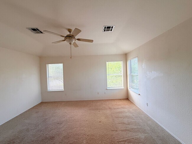 Building Photo - 3 BEDROOMS + AN OFFICE, 3 FULL BATHROOMS -  LIGHT AND BRIGHT INSIDE