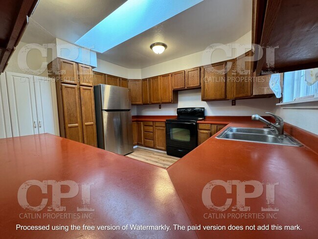 Building Photo - 303 Nevada Dr