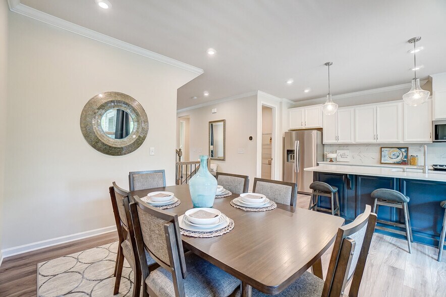 Dining - 16728 Summers Walk Blvd