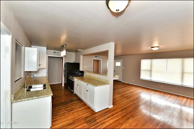 Building Photo - 3125 Hamilton Ave
