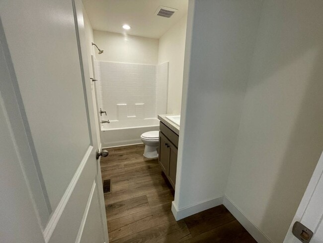 Building Photo - 5427 Edgewood Ln