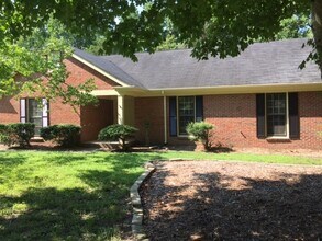 Building Photo - Like New Home Near Sisky YMCA
