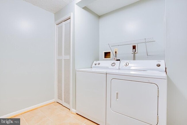 Building Photo - 12867 Mill House Ct