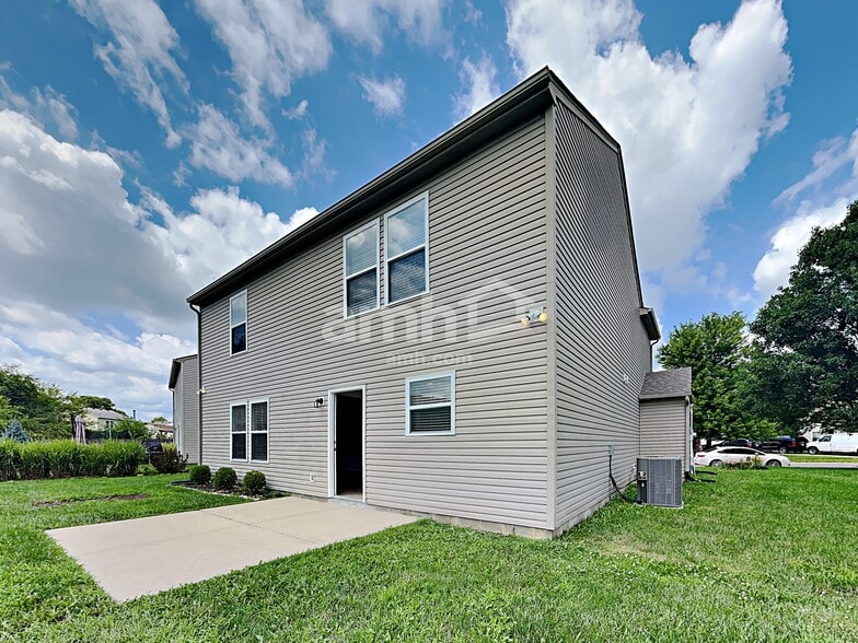 Building Photo - 10275 Holly Berry Cir