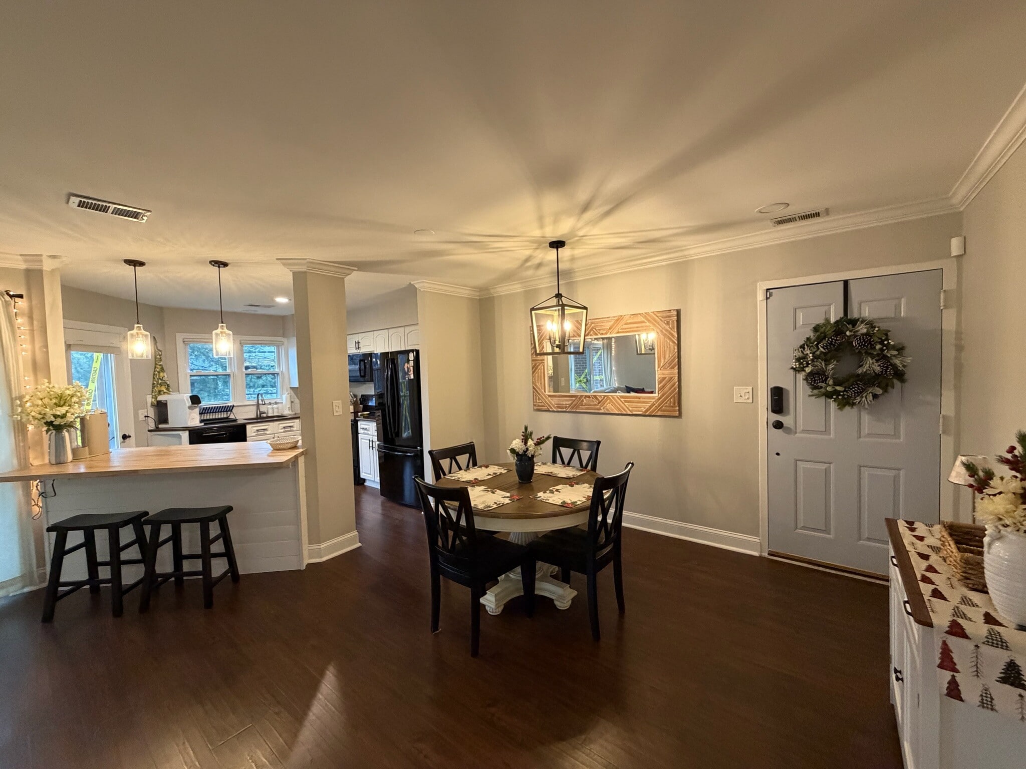 Building Photo - 7602 Lakeside Village Dr