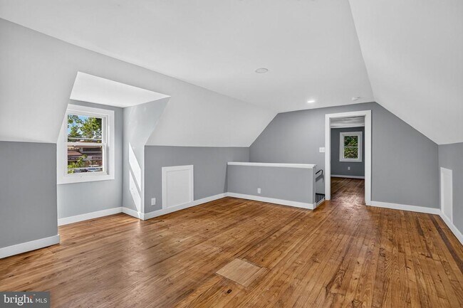 Building Photo - 109 White Horse Rd E
