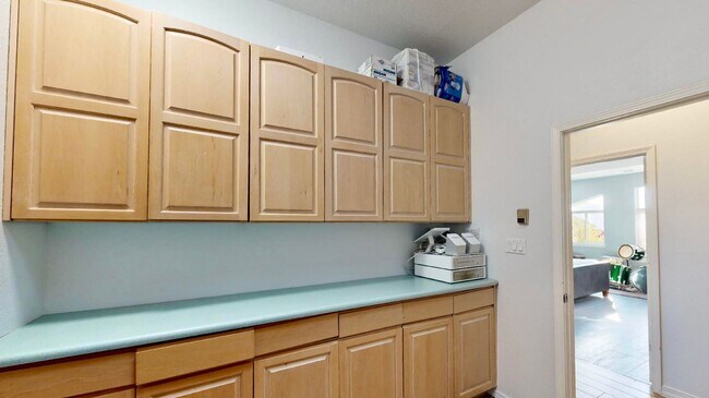 Building Photo - Move in Special Luxury 4 bedroom 4.5 bathr...