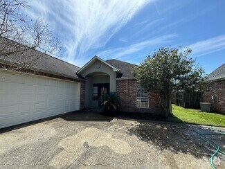 Building Photo - Must see this Beautiful 3/2 Home off Blueb...
