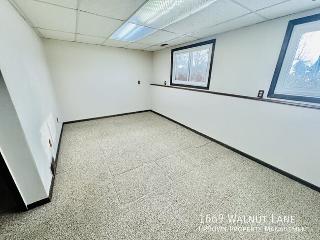 Building Photo - 1669 Walnut Ln