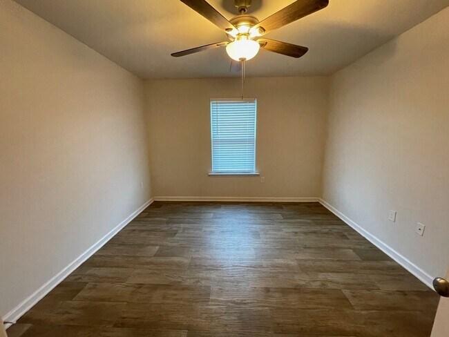 Building Photo - 10817 Northern Dancer Ct