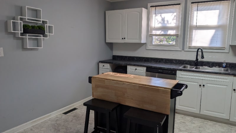 Building Photo - 502 E State Ave