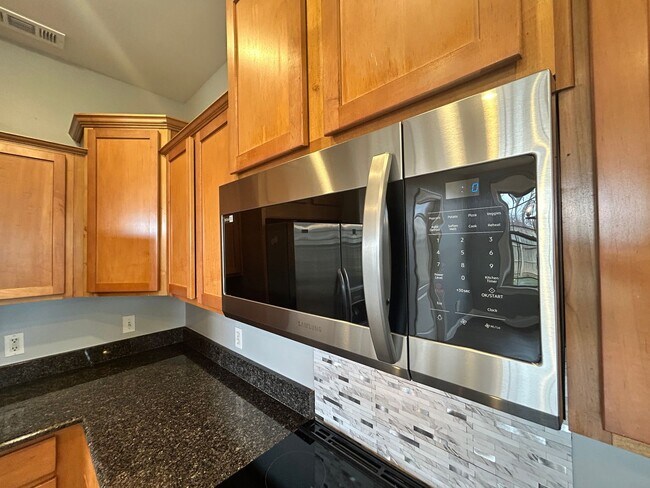 Building Photo - 3 bedroom 2 bath modern style home minutes from Centerton Main!!