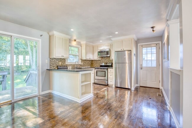 Building Photo - Beautiful 3 Bedroom Single family Home for Rent in Quiet Neighborhood