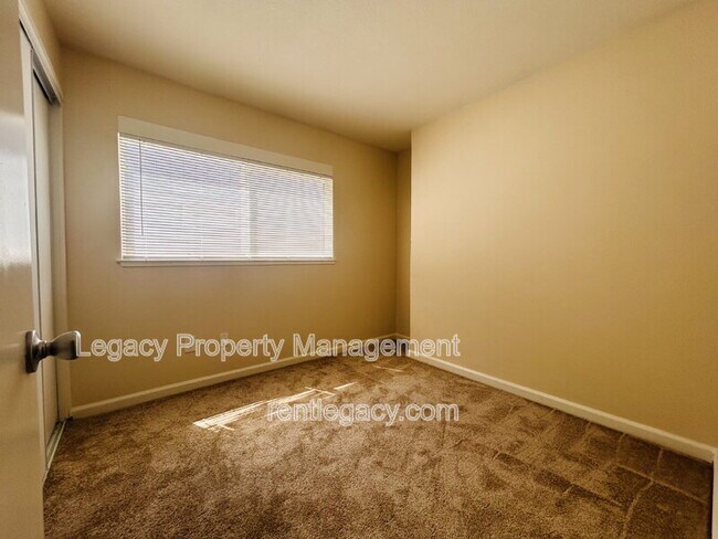 Building Photo - 6841 Castleberry Cir