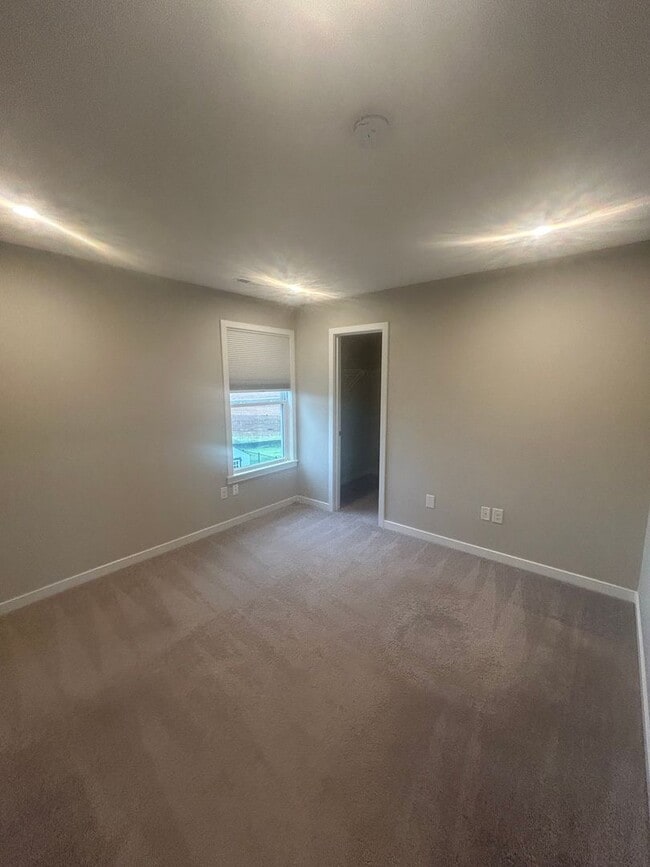 Building Photo - Must See New Construction In Mount Washing...