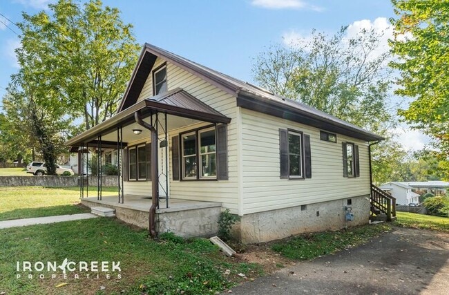 Building Photo - 16 Pelzer St