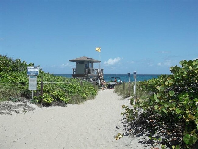 Building Photo - 951 De Soto Rd