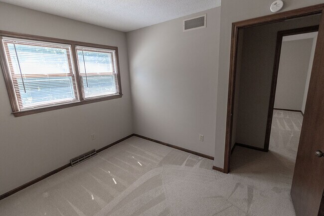 Building Photo - 306 W Briarwood Ln