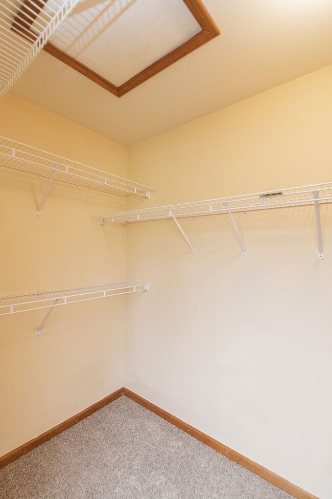 Building Photo - 3 bedroom / 2.5 bathroom Townhome for Rent...