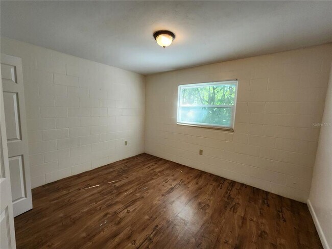 Building Photo - 206 NE 7th Pl