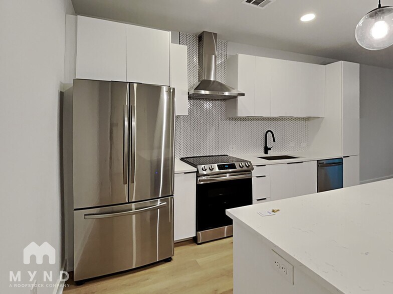 Building Photo - 2500 Longview St