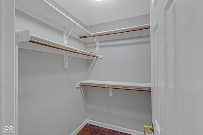 Building Photo - 6318 Pickwick Ct