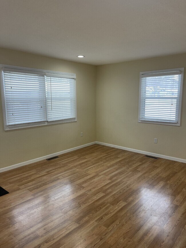 Upstairs Livingroom - 804 Sherman St