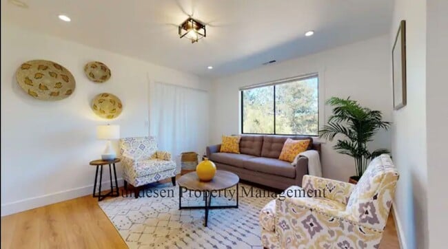 Building Photo - Furnished or Unfurnished 1-Bed in Petaluma...