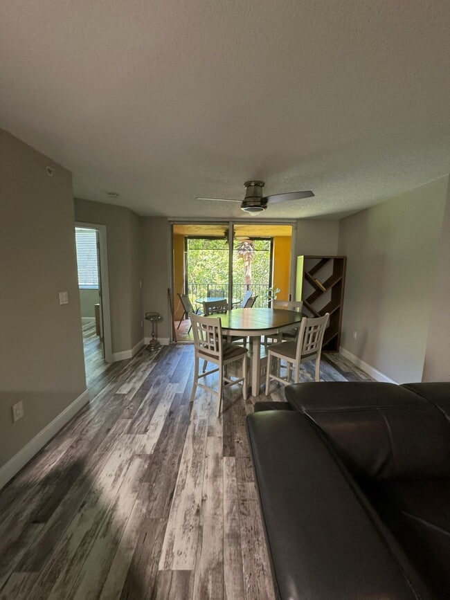 Building Photo - 300 Scotia Dr