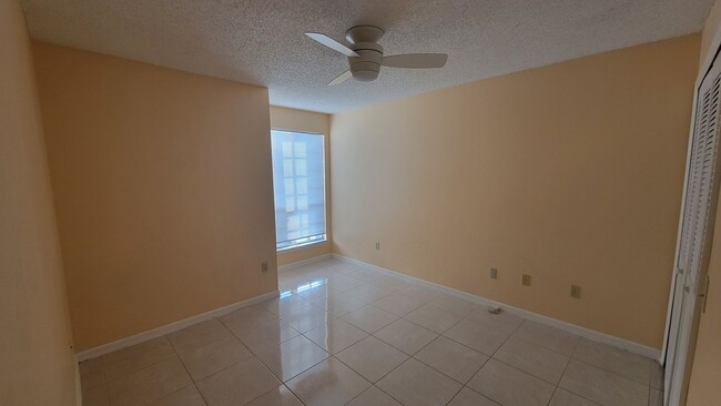 Building Photo - Townes of Southgate 2 Bedroom 2 Bathroom F...