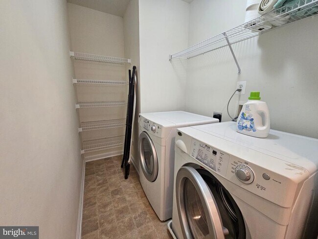 Building Photo - 1969 Peachtree Ct